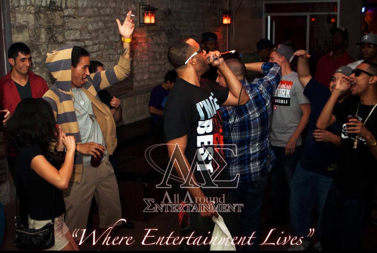 Cauveé performing in Austin Texas and the room going nuts